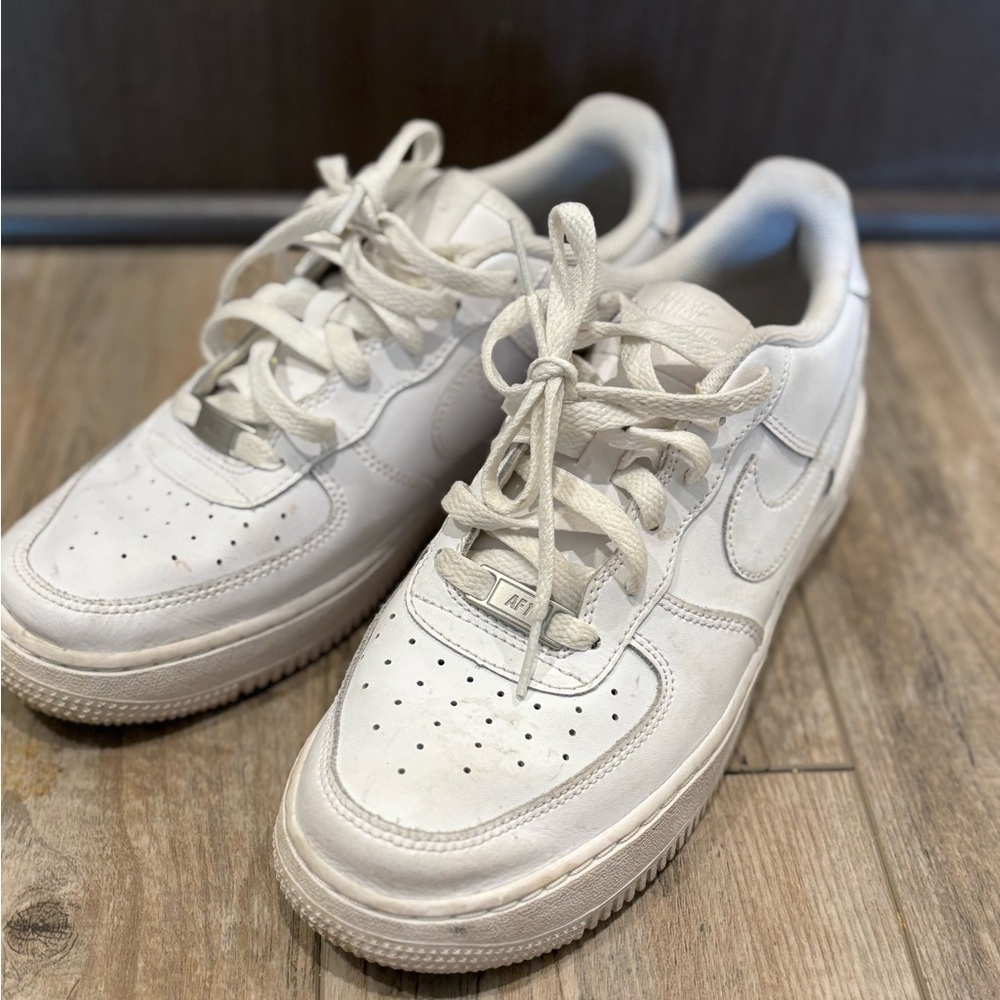 Nike Air Force 1 White Low Sneakers Size 7Y - Picture 3 of 10